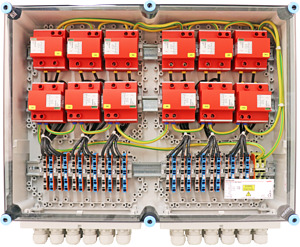 GAK Typ 1+2 im Gehaeuse IP65 PV-Anl . 12 MPPT je 2 Strings b. 1100VDC